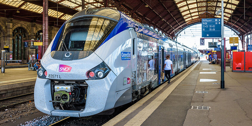 Image d'une gare avec un ter